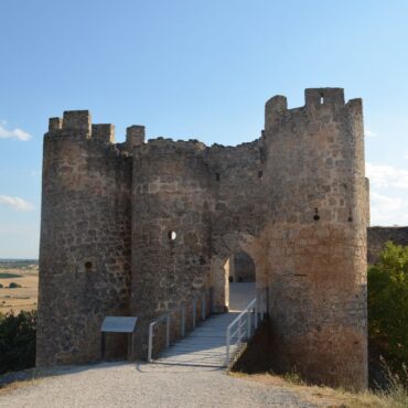 Castillo de Peñaranda de Duero Turismo | Vinos Ribera del Duero