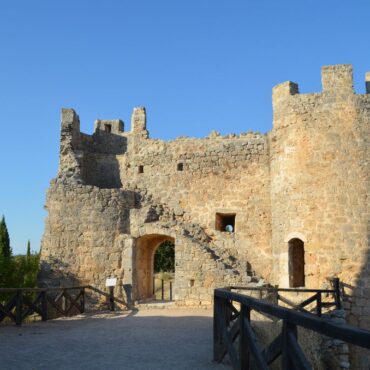 Castillo de Peñaranda de Duero Turismo | Vinos Ribera del Duero